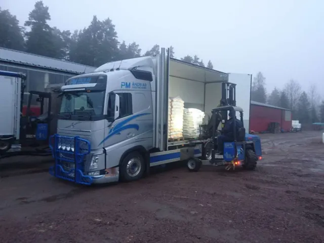 Lastbilar från PM Åkeri